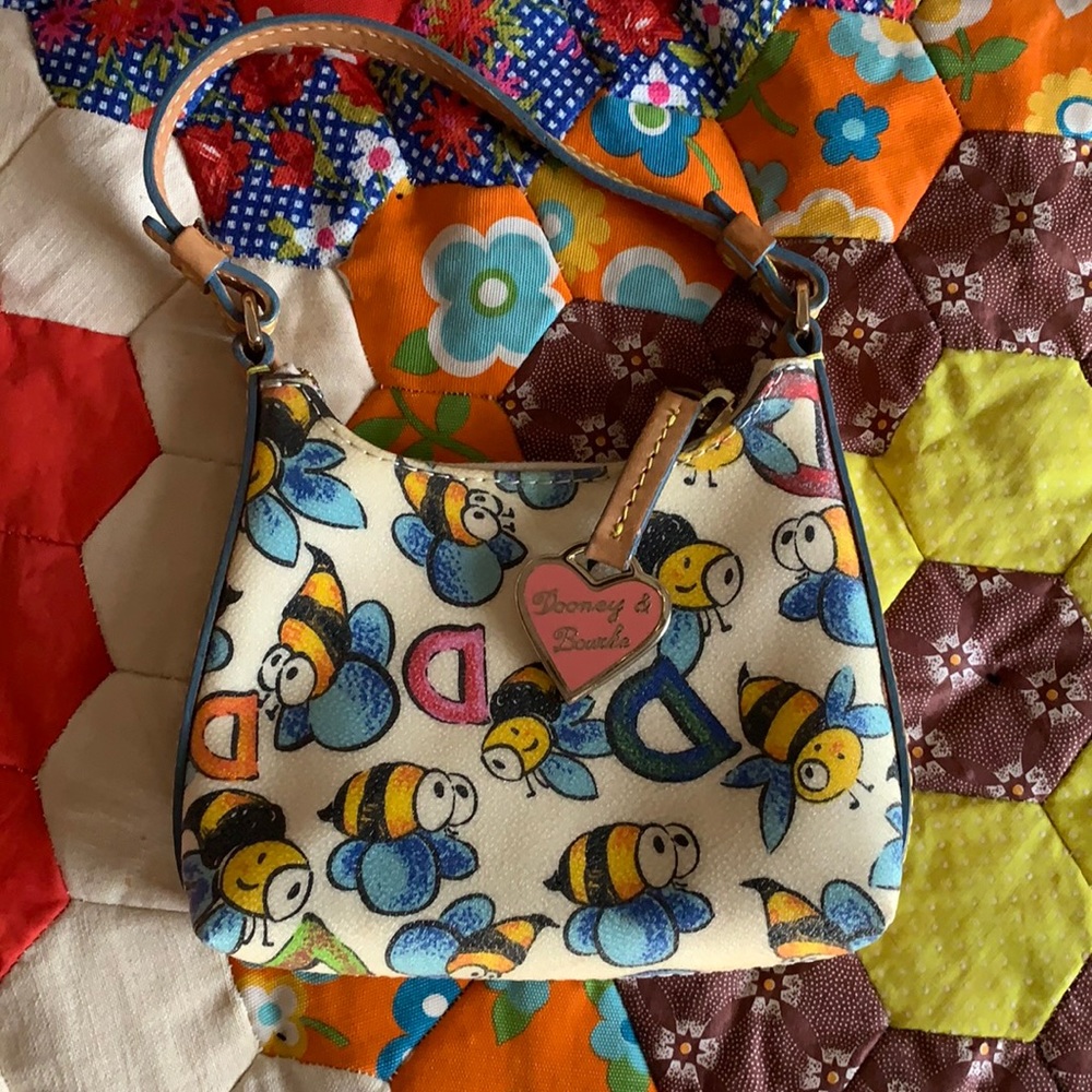 Dooney & Bourke Bee Purse 🐝